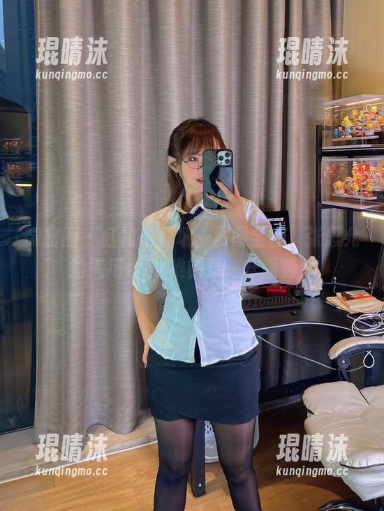 微密圈 - 红裙子开场，原图全套，张思允的气场像LV推销员一样强势！