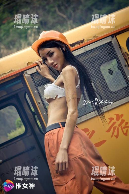 推女神 - 穆菲菲的居家私房写真，懒散中透着一点小性感