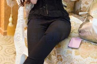 推女郎 - 一组套图，一位郑瑞熙，睡衣光影间，一切都在慢慢展开，若即若离。