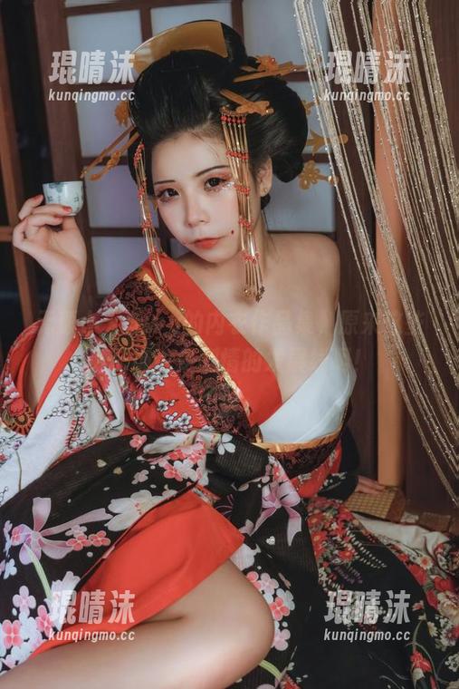 无颜小天使wy的内衣作品集，原来这些小配饰也是剧情的发展线啊！
