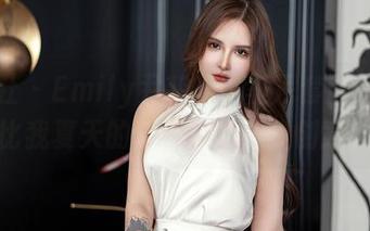 星颜社 - Emily尹菲的比基尼套图，真心比我夏天的穿搭多了不少创意！