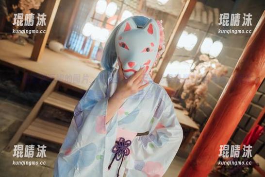 一张和服蕾姆的图片，光影交织，无圣光里晕崽Zz的气质，究竟是哪里来的？我再多瞧一眼。