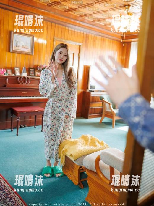 普美Bomi(보미)的[Bimilstory]原图独家：这才是真正的销售女王风范！
