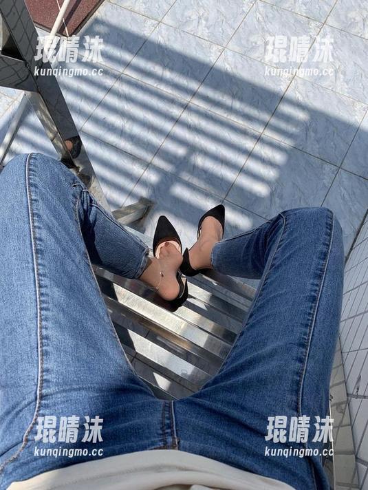 微密圈 - 桃脱了的这组美图分享，丝袜光泽感让人难以抗拒！