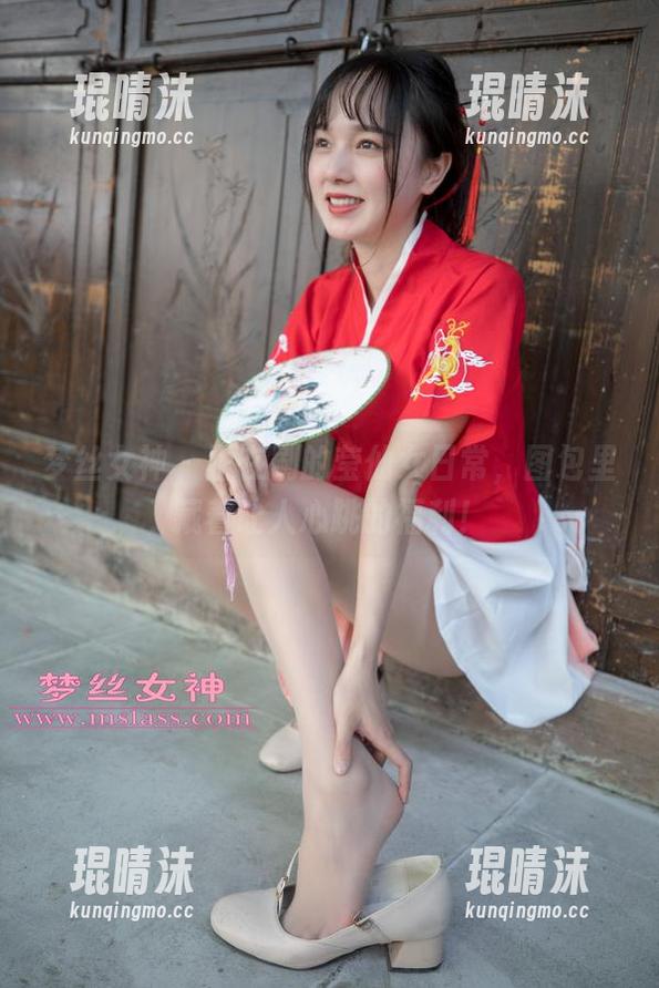 梦丝女神 - 正在刷的莹仙女日常，图包里藏着让人心跳的福利！