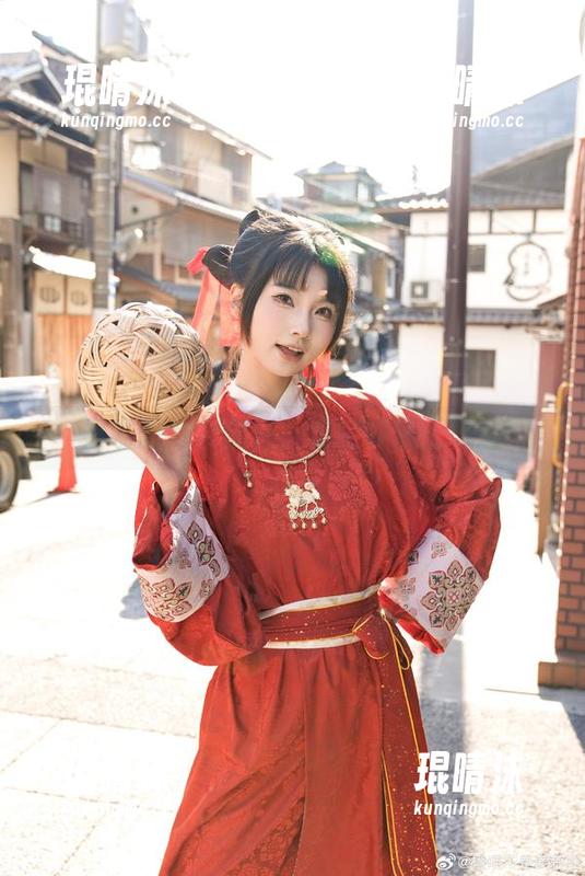 橙喵的修女情怀：当信仰遇上玩趣