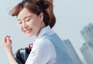 波萝社 - 制服写真，柳侑绮好不肆无忌惮，一抬手都能撩到我。