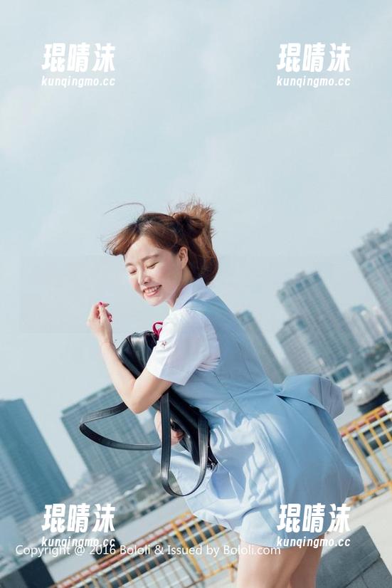 波萝社 - 制服写真，柳侑绮好不肆无忌惮，一抬手都能撩到我。