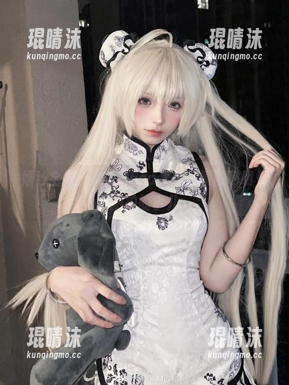 婚纱全套特软儿Sona透视，原图明明是拍拍拍的事儿。
