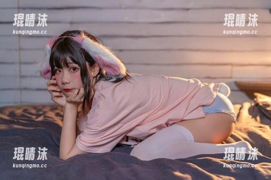 王胖胖u的AliceMaid图集，看到她的时候我在想…能不能把茶壶也穿上围裙？