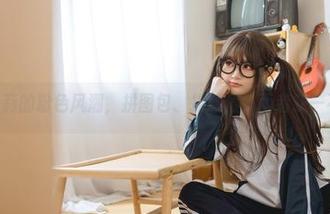 神沢永莉的粉色风潮，拼图包、拼颜值，两者缺一不可。
