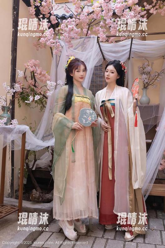秀人网-summer宝宝 秀人网 - 水手服写真里,summer宝宝的视线让人捉摸不透,瞧这随意又考究的姿态。