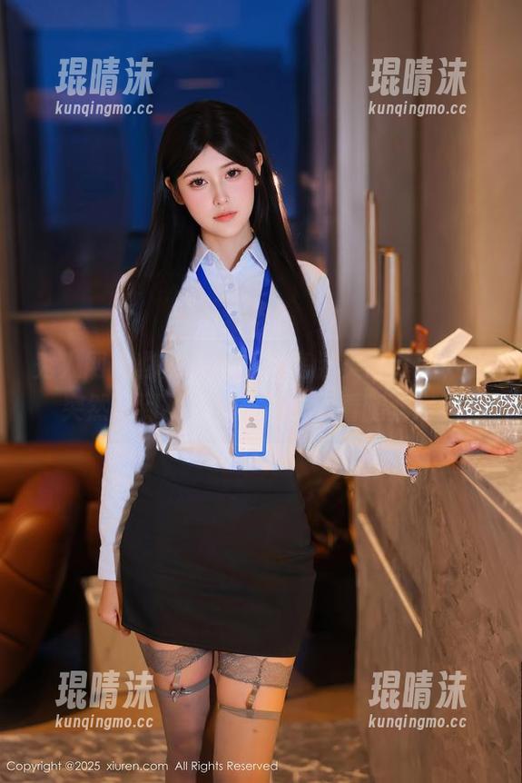 秀人网 - 你的兔妹妹的高清美脚套图，我突然想到了……不说了，看腿就好！