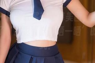 秀人网 - 精选夏馨瑶短裤美图，脑子里马上开启了‘我也要穿上晒一晒’的循环模式！