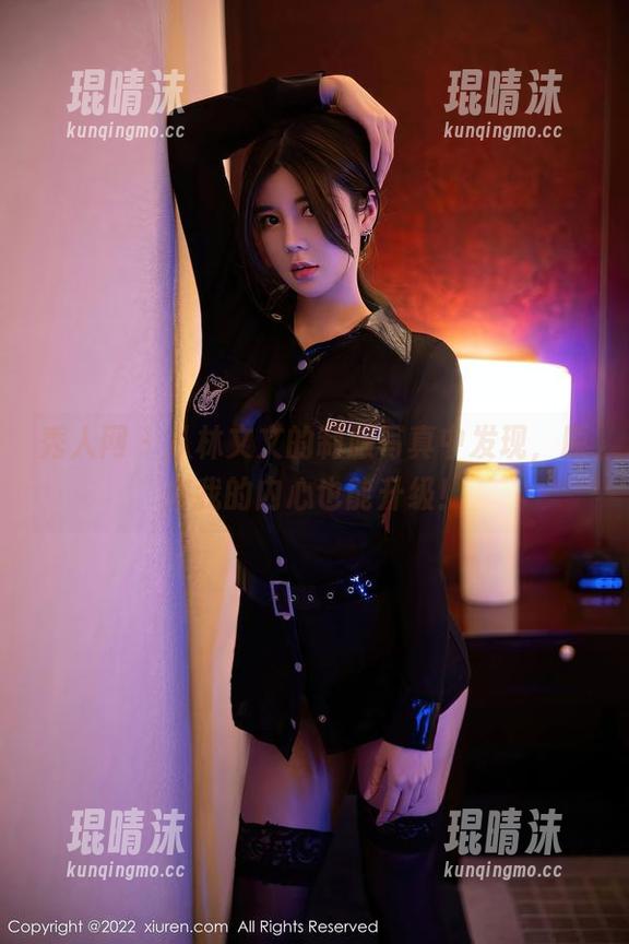 秀人网 - 从林文文的制服写真中发现，原来我的内心也能升级！