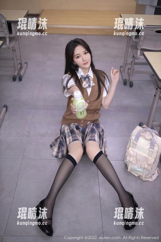 秀人网 - 瑶啊摇的瑶穿上连衣裙后，连我都想换衣服了，最新图库快来看！