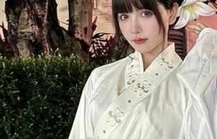 作品好得让人无从选择，秋山AkI的比基尼发光发热