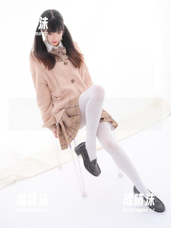 紧急企划 - 小恩与高跟鞋：这个夏天撩得一手好牌，别忘了下载哦！