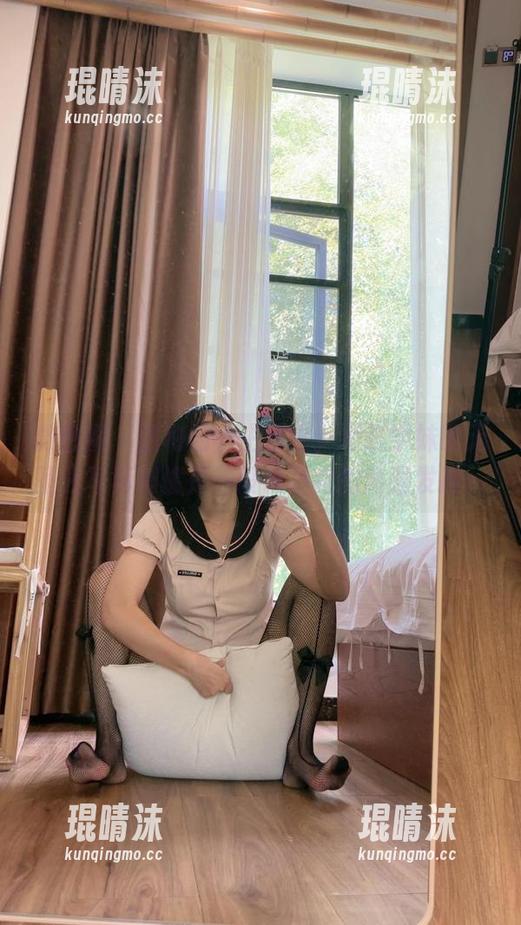微密圈 - 胜利的小生活中，每张学妹的无圣光写真都像是一段说不完的离题发挥。