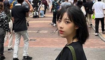 舞小喵+牛仔裤=无圣光写真，这也太写意了吧，真想就在那儿聊一会儿。