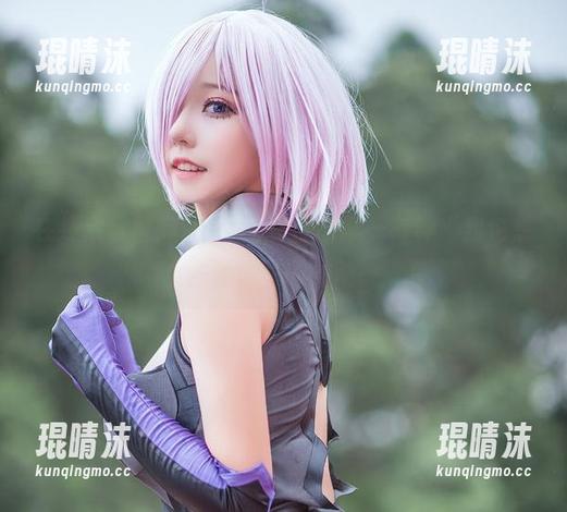 在线欣赏菌烨tako的夏日图集，有种“我也想去海边”的冲动。