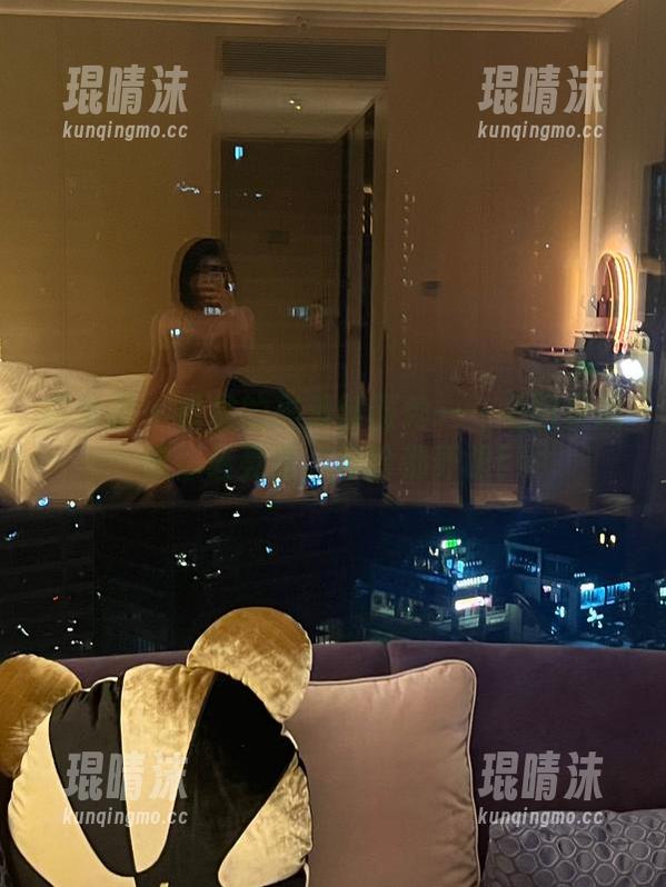 微密圈 - 詹詹的高清制服秀——美图里就数你最亮眼，穿啥都养眼！