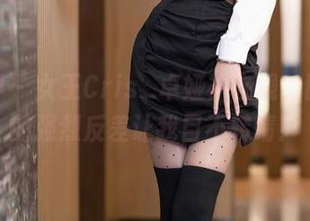 语画界 - 女王Cris_卓娅祺在线，图片里的强烈反差让我目不转睛！