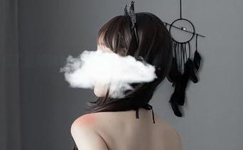 微密圈 - 找了超辣的林一的原图，兔女郎造型很有年头，但拍出来还是让人心砰砰跳。