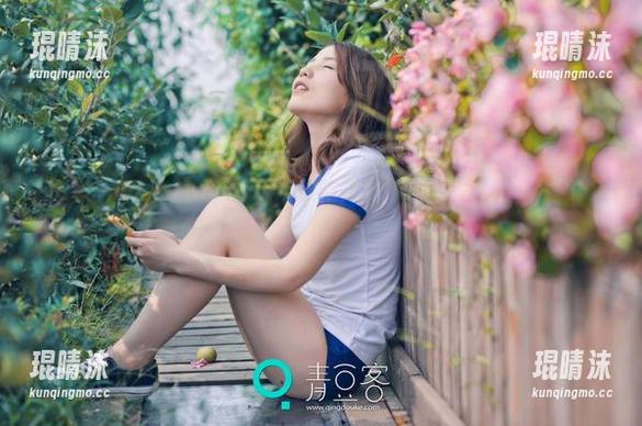 青豆客 - 刘奕宁Lynn空姐合集，帮我解决壁纸难题！网友们随意用哦