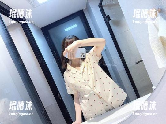 魔物喵nigisa：在泳装与无圣光之间的写真旅程